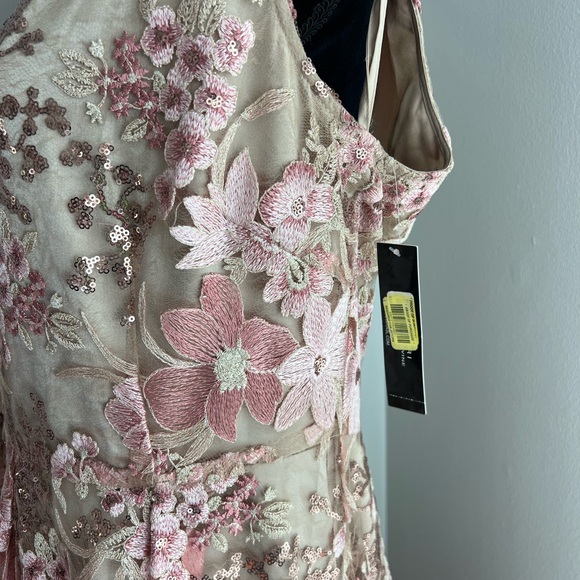 Tahari A-line Formal Dress with blush floral appliqués. Size 14 - Picture 5 of 8